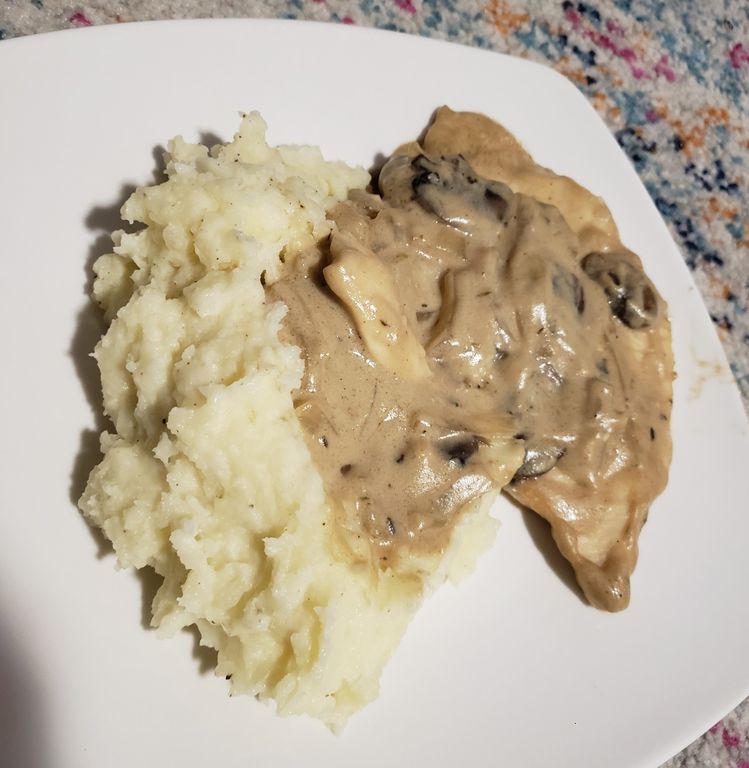 Skillet Chicken and Mushroom Wine Sauce