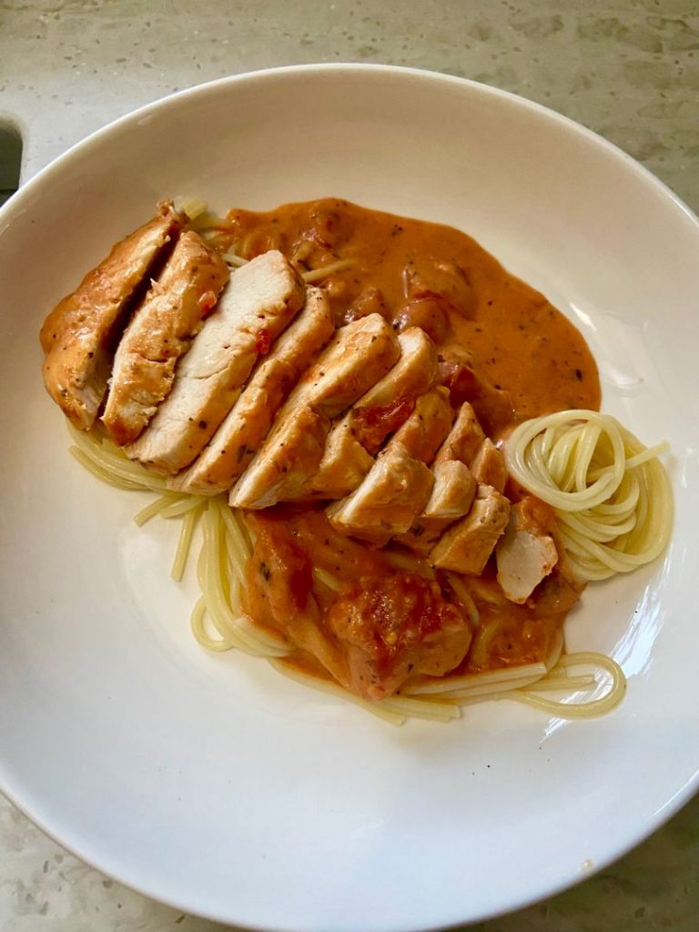 Slow Cooker Creamy Tomato Basil Chicken