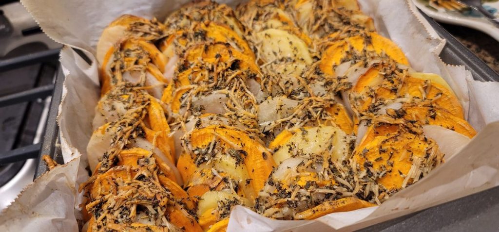 GARLIC PARMESAN ROASTED POTATOES