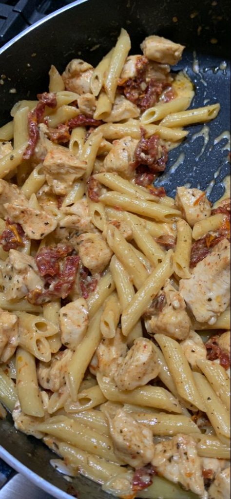 Sun-Dried Tomato Pasta with Chicken and Creamy Mozzarella Sauce