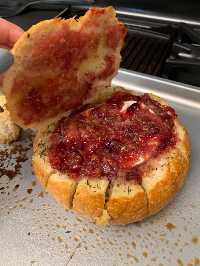 Cranberry Brie Pull-Apart Bread: The Perfect Holiday Dish for Your Kitchen!