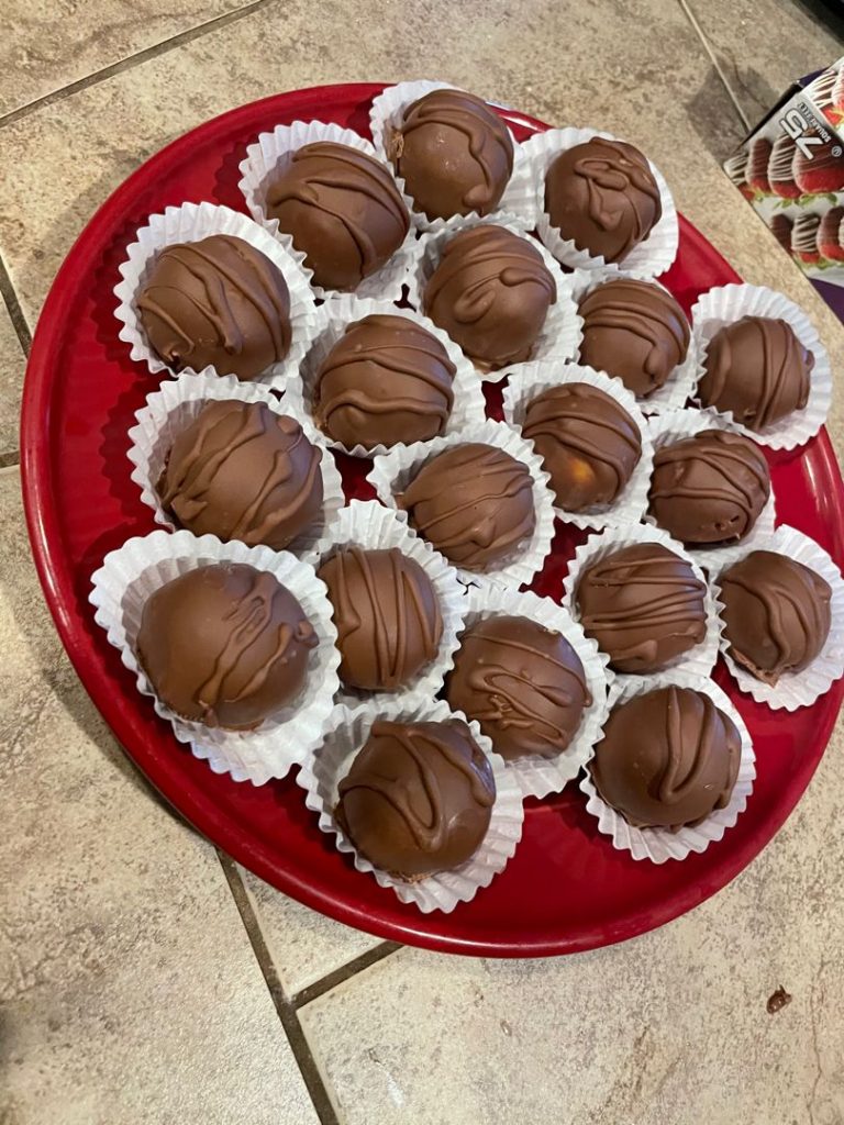 4 Ingredients No-Bake Peanut Butter Balls