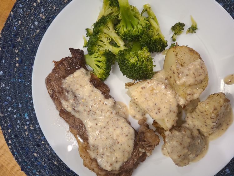 Steak with Cream Sauce