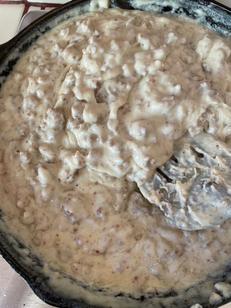 THE PIONEER WOMAN’S SAUSAGE GRAVY