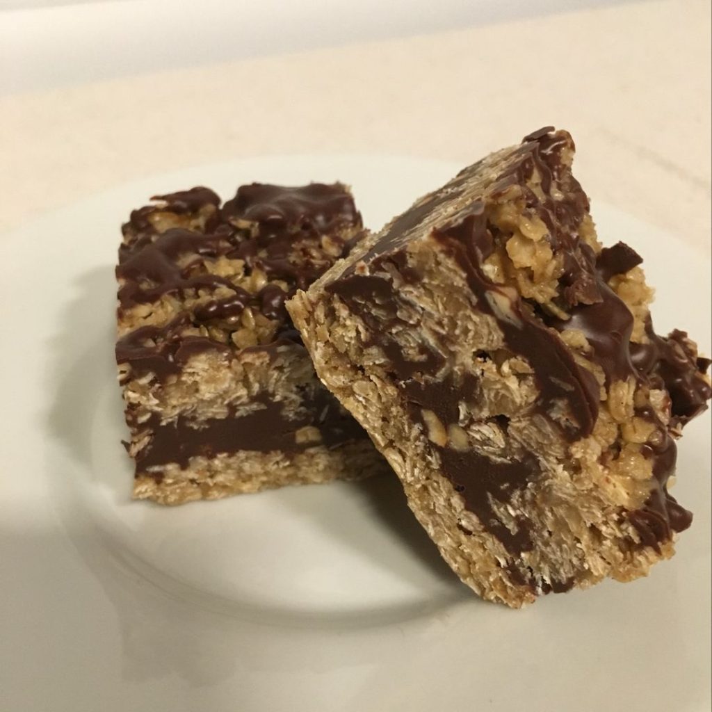 NO BAKE CHOCOLATE OAT BAR