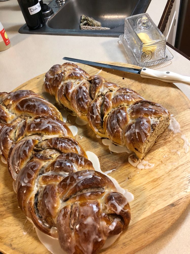 CINNAMON ROLL BRAIDED BREAD