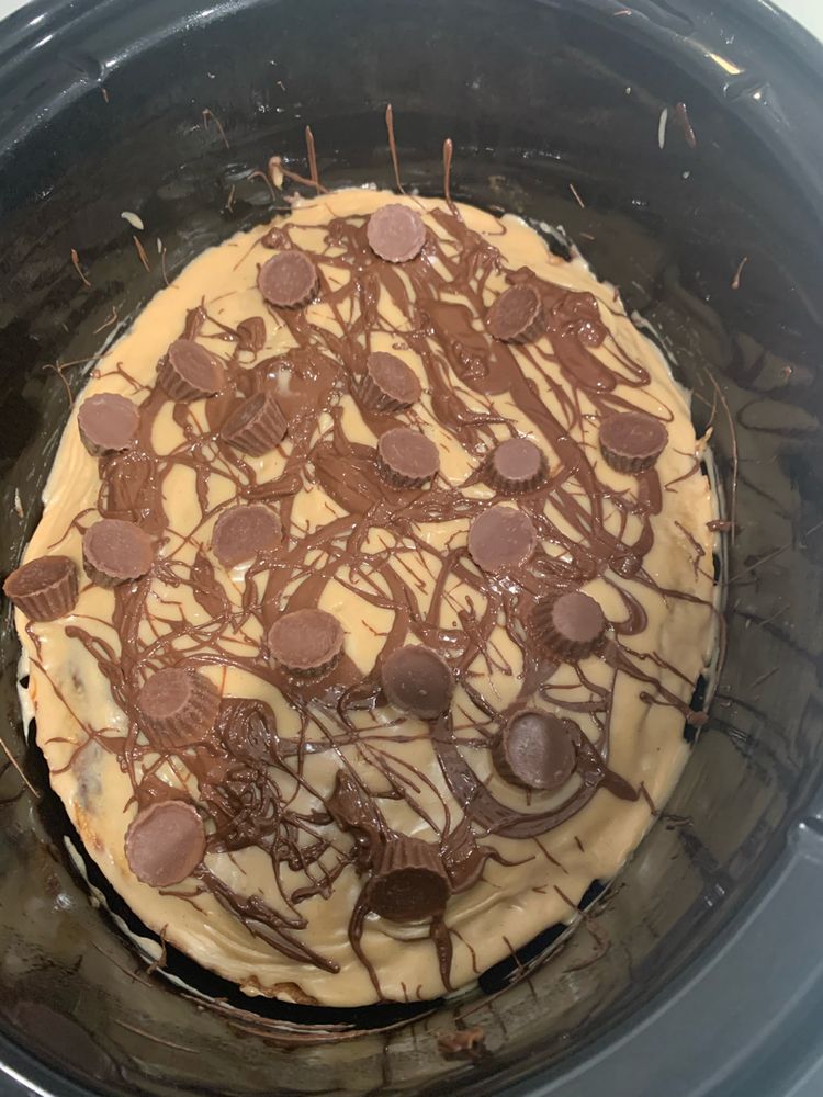 Slow-Cooker Reese’s™ Peanut Butter Cup Swirl Cake